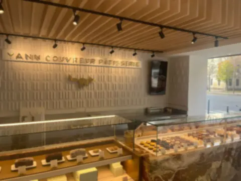 Pâtisserie Yann Couvreur équipée d'écrans